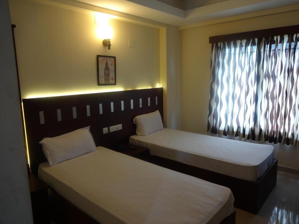 Metro Kochin Business Hotel Kültér fotó