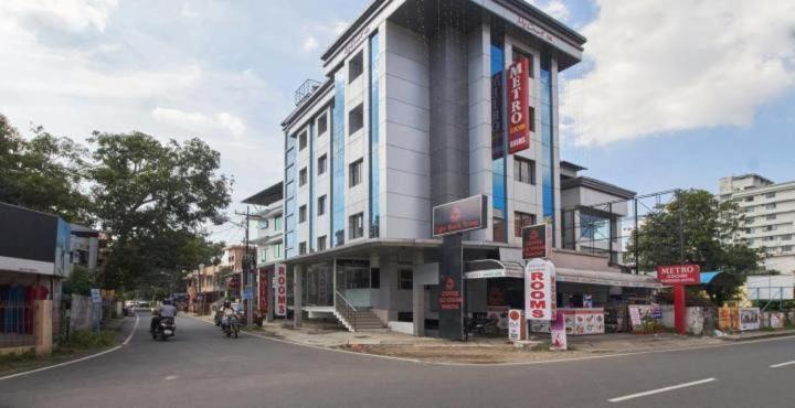 Metro Kochin Business Hotel Kültér fotó